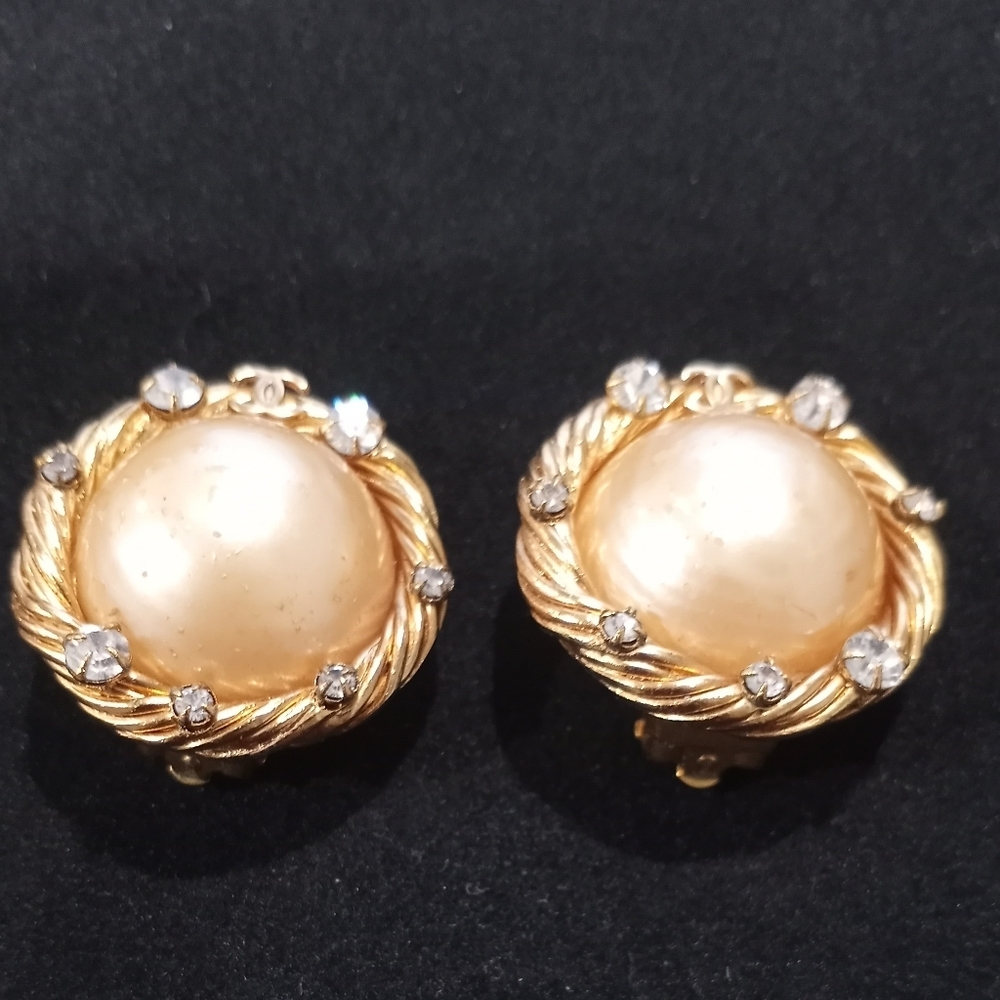 CHANEL Vintage Faux-Pearl Clip Earrings